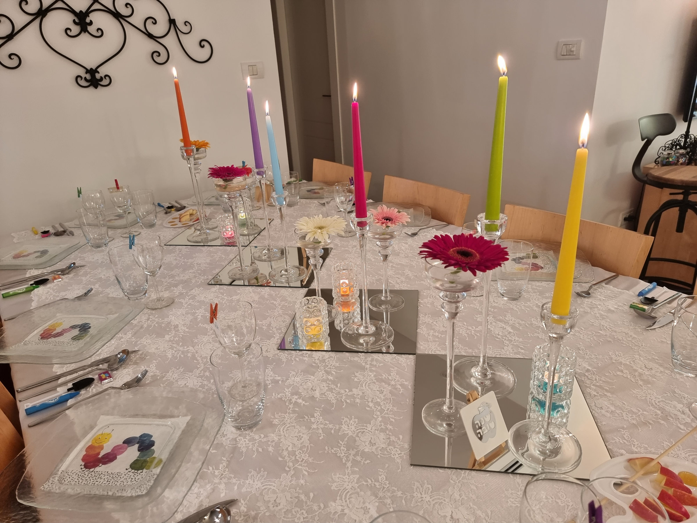 שמחה צבעונית